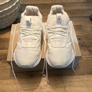 On Cloud | Could 5 Sneakers 7.5
